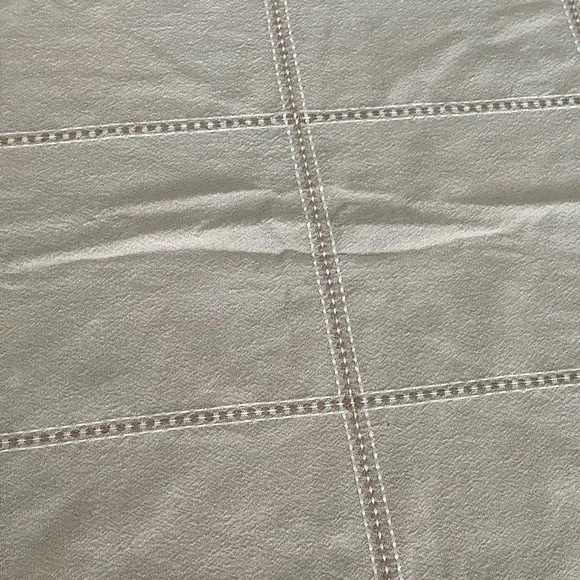 Tan and beige tablecloth 58 x 72 oval. Cotton Blend w/embroidery. EC. - Picture 7 of 14